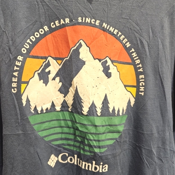 👕 2/$20 Columbia Tshirt - Picture 2 of 5